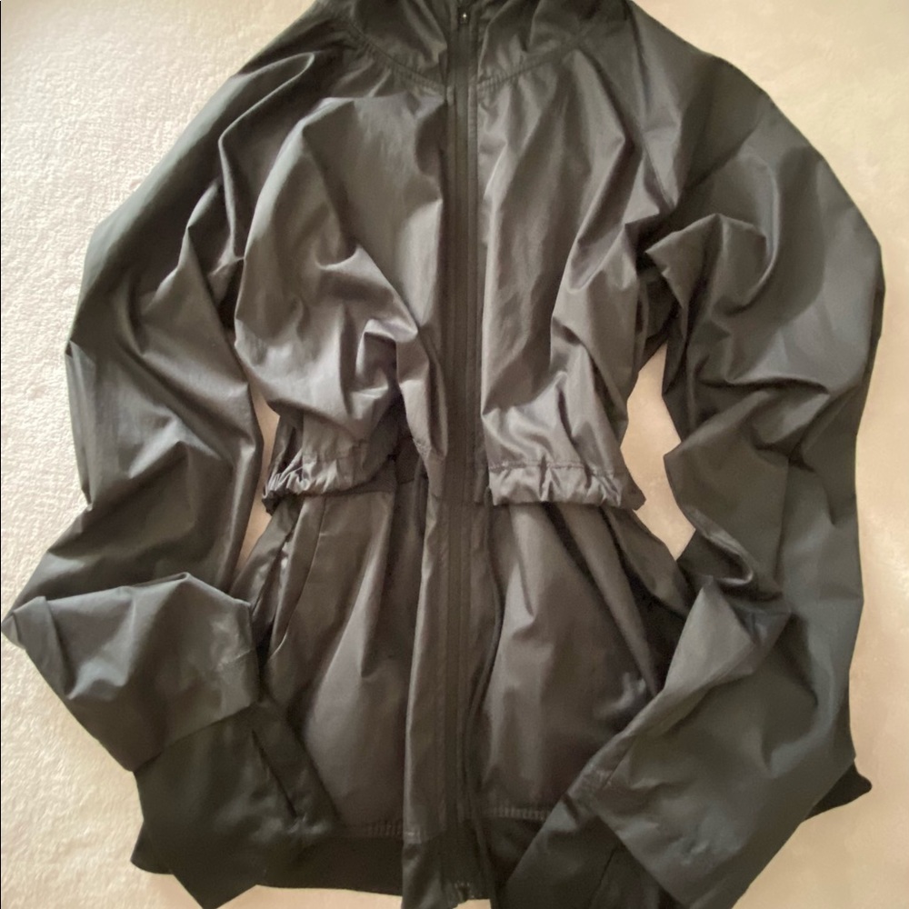 Lightweight windbreaker